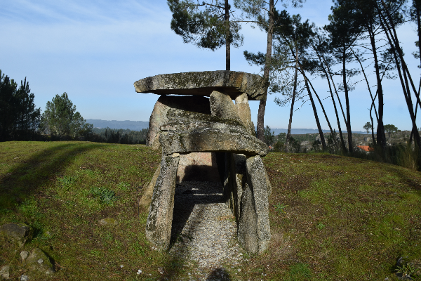 Ponto de Interesse - Anta do Penedo do Com - Esmolfe| Penalva do Castelo| Viseu Dão Lafões