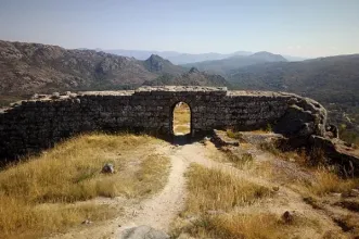 Ponto de Interesse - Castelo de Castro Laboreiro - Castro Laboreiro| Melgaço| Alto Minho| Portugal