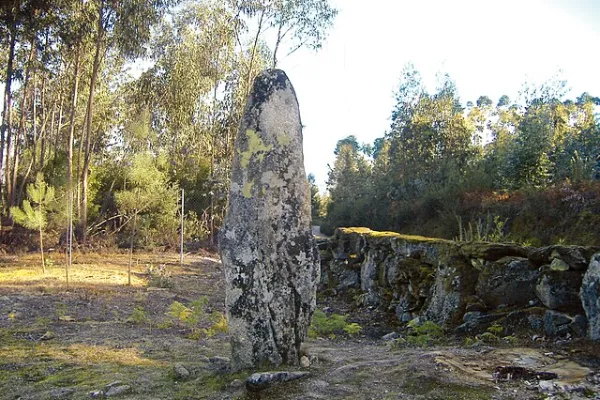 Local - Menir de Luzim e Gravuras - Luzim| Penafiel| Tâmega e Sousa