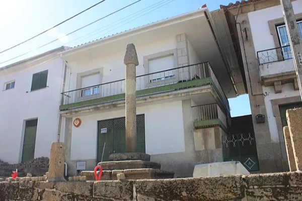 Local - Pelourinho de Água Revés e Castro - Água Revés e Castro| Valpaços| Alto Tâmega