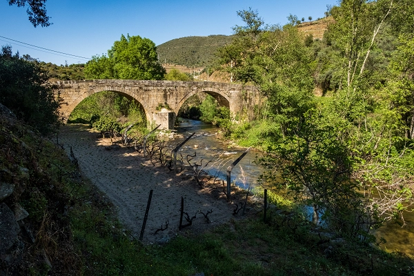 Ponto de Interesse - Ponte Românica - Santo Adrião - Santo Adrião| Armamar| Douro