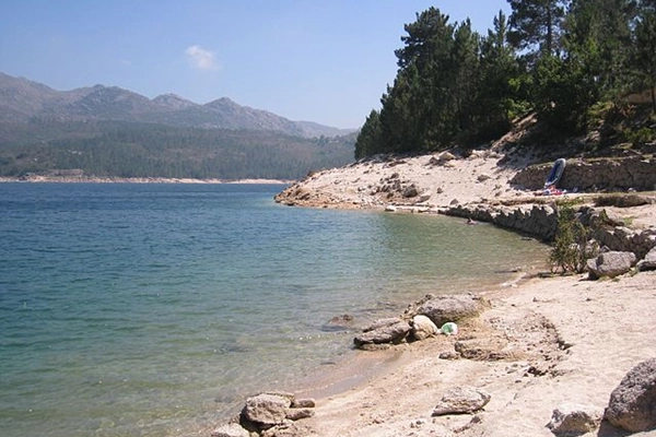 Local - Praia Fluvial de Vilarinho das Furnas - Campo do Gerês| Terras de Bouro| Cávado