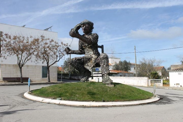 Local - Escultura do Sapateiro - Almodôvar| Almodôvar| Baixo Alentejo
