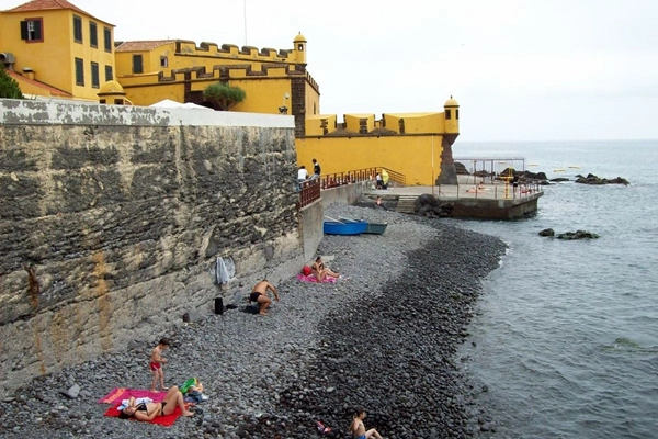 Local - Praia de São Tiago - Funchal| Região Autónoma da Madeira