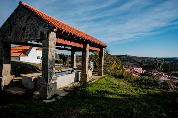 Ponto de Interesse - Tanque de Lavar de Sendim da Serra  - Sendim da Serra | União das Freguesias de Ferradosa e Sendim da Serra| Alfândega da Fé| Terras de Trás-os-Montes