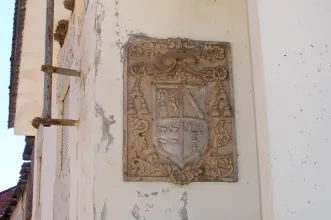 Local - Brasão de Armas da Antiga Casa de Santulhão - Junta de Freguesia de Santulhão| Vimioso| Terras de Trás-os-Montes| Portugal
