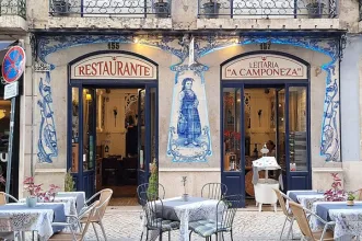 Local - Painel de azulejos na fachada da Leitaria "A Camponesa" - Santa Maria Maior| Lisboa| Área Metropolitana de Lisboa| Portugal