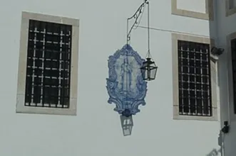 Local - Registo de azulejos com Santa Luzia na fachada Sul da Igreja de Santa Luzia - Santa Maria Maior| Lisboa| Área Metropolitana de Lisboa| Portugal