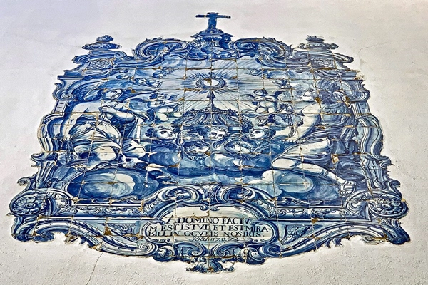 Local - Registo de azulejos com a Adoração do Santíssimo - Santo António| Lisboa| Área Metropolitana de Lisboa