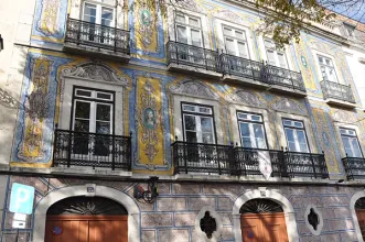 Local - Revestimento azulejar da fachada do Edifício no Campo de Santa Clara - São Vicente| Lisboa| Área Metropolitana de Lisboa