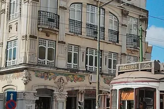 Local - Frisos Arte Nova do Edifício na Rua Saraiva de Carvalho - Campo de Ourique| Lisboa| Área Metropolitana de Lisboa