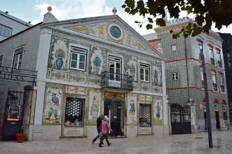 Local - Revestimento azulejar da fachada da Loja da Fábrica de Cerâmica Viúva Lamego - Arroios| Lisboa| Área Metropolitana de Lisboa| Portugal