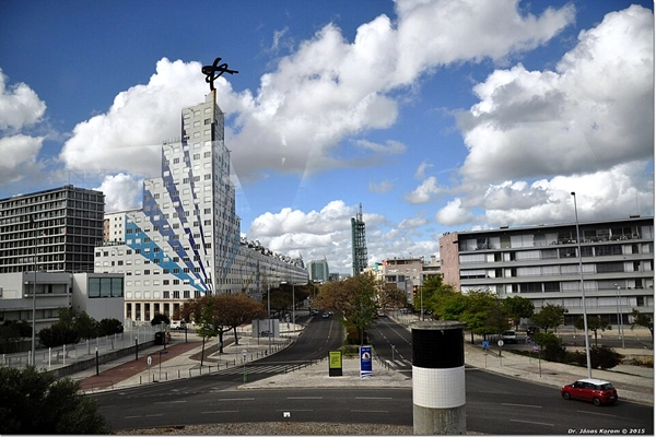 Local - Revestimento azulejar do Edifício Écran - Parque das Nações| Lisboa| Área Metropolitana de Lisboa