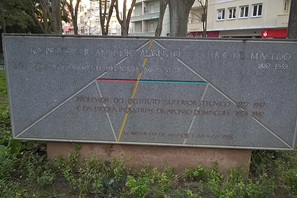 Point of Interest - Memorial evocativo do Prof. António Augusto Ferreira de Macedo - Campo de Ourique| Lisboa| Área Metropolitana de Lisboa