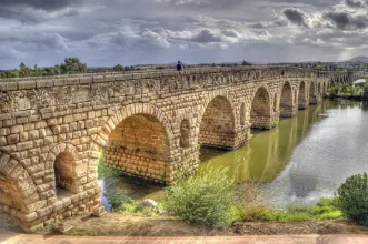 Local - Ponte Romana - Mérida| Badajoz| España