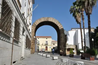 Local - Arco de Trajano - Mérida| Badajoz