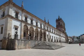Local - Real Mosteiro de Santa Maria de Alcobaça - Municipio de Alcobaça| Leiria| Região de Leiria