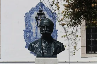 Local - Busto de Júlio de Castilho - Santa Maria Maior| Lisboa| Área Metropolitana de Lisboa