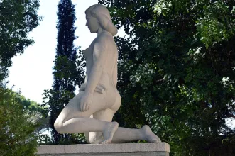 Local - Figura feminina (sem título) - António Duarte - Santa Maria Maior| Lisboa| Área Metropolitana de Lisboa