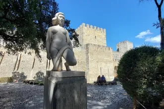 Local - Figura feminina (sem título) - António Duarte - Santa Maria Maior| Lisboa| Área Metropolitana de Lisboa