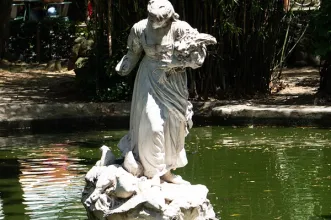 Local - Guardadora de Patos ou A Filha de Rei Guardando Patos - Estrela| Lisboa| Área Metropolitana de Lisboa