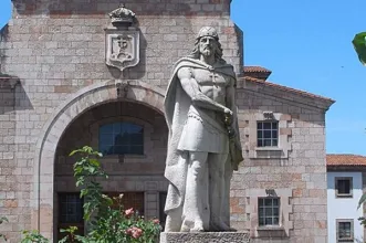 Local - Estátua de D. Pelayo - Cangas de Onís| Asturias