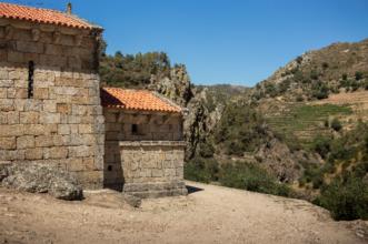 Ponto de Interesse - Igreja do antigo Mosteiro de São Pedro das Águias - Granjinha| Tabuaço| Douro