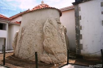 Local - Dólmen e Igreja Paroquial De Santa Maria Madalena - Alcobertas| Rio Maior| Lezíria do Tejo