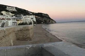 Local - Praia da Califórnia - Sesimbra| Área Metropolitana de Lisboa